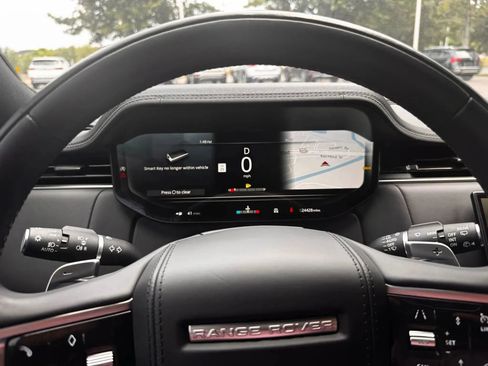 Used 2023 Land Rover Range Rover SE image 34