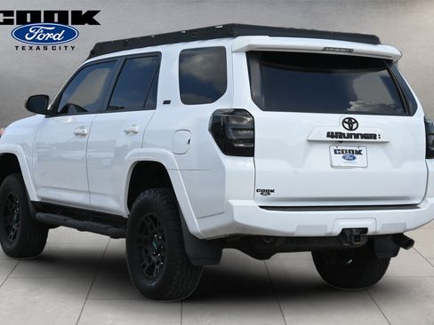 Used 2024 Toyota 4Runner SR5 Premium w/ Moonroof Package AWD/4WD image 4