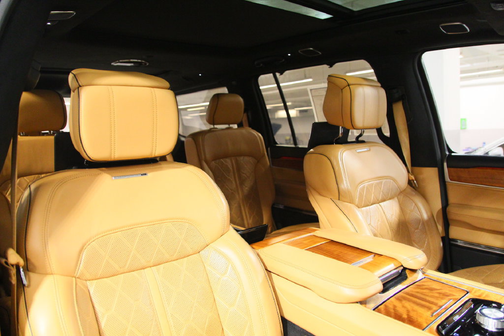Used 2022 Jeep Grand Wagoneer Series III w/ Rear Seat Video Group 1 AWD/4WD image 19