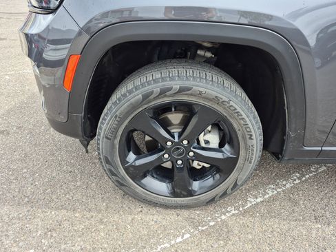 Used 2024 Jeep Grand Cherokee Limited w/ Luxury Tech Group II image 22