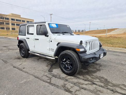 Used 2019 Jeep Wrangler Unlimited Sport image 1