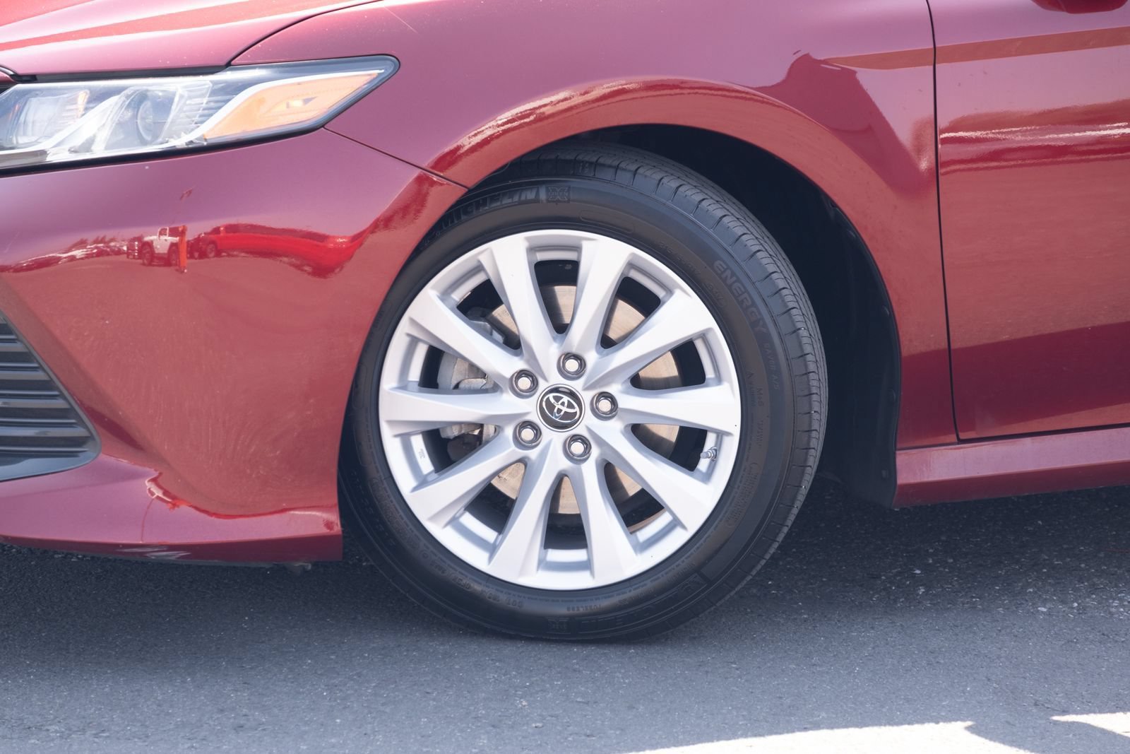 Used 2018 Toyota Camry LE FWD image 19