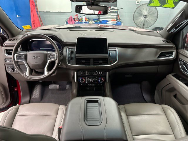Used 2022 Chevrolet Tahoe Z71 w/ Luxury Package AWD/4WD image 11