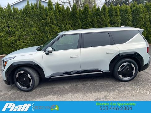 Used 2024 Kia EV9 Land AWD/4WD image 4