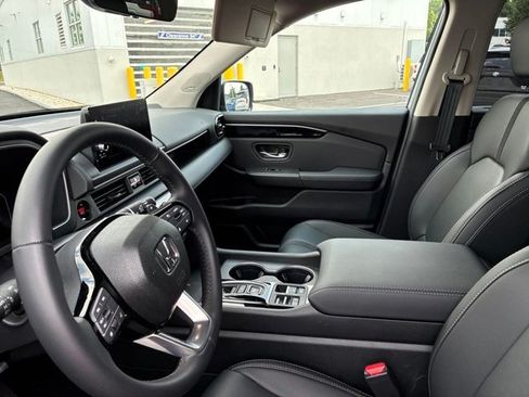 Used 2025 Honda Pilot Touring image 26