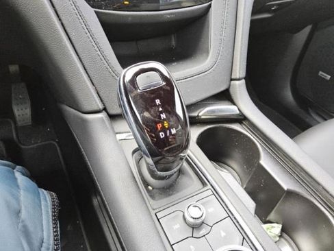 Used 2025 Cadillac XT5 Premium Luxury image 2