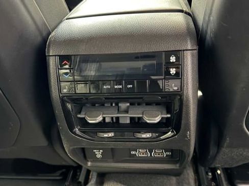 Used 2022 Jeep Grand Cherokee L Limited RWD image 18