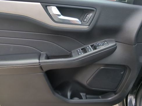 Used 2021 Ford Escape SE w/ Cold Weather Package AWD/4WD image 12