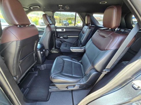 Used 2023 Ford Explorer Platinum w/ Premium Technology Package AWD/4WD image 16