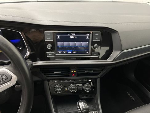 Used 2023 Volkswagen Jetta SE w/ Panoramic Sunroof Package image 18