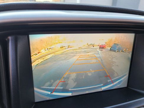 Used 2017 GMC Canyon SLT w/ Driver Alert Package image 32