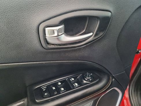 Used 2021 Jeep Compass Latitude w/ Sun and Sound Group AWD/4WD image 27