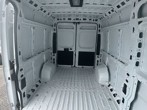 Used 2026 RAM ProMaster 2500 w/ Convenience Group FWD image 33