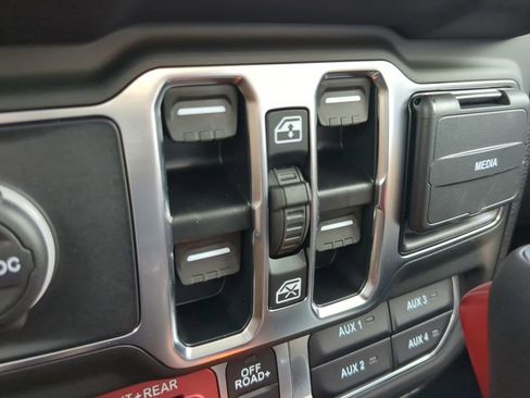 New 2025 Jeep Gladiator Rubicon w/ Convenience Group image 10