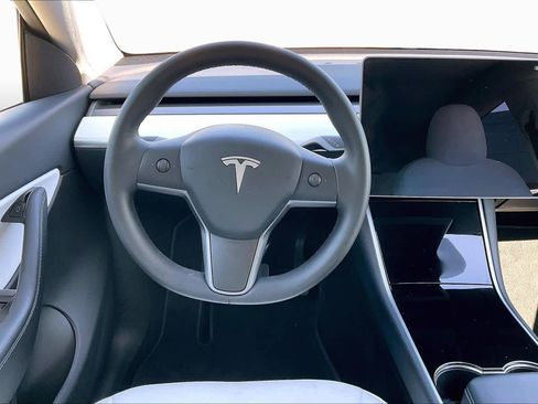 Used 2021 Tesla Model Y Long Range image 6