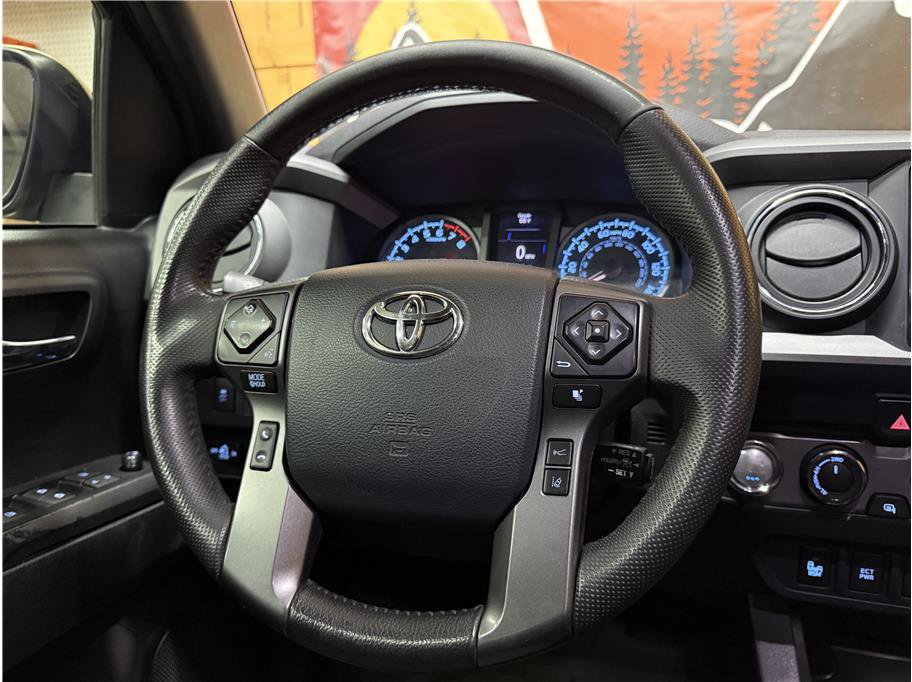 Used 2020 Toyota Tacoma TRD Off-Road w/ Technology Package AWD/4WD image 16