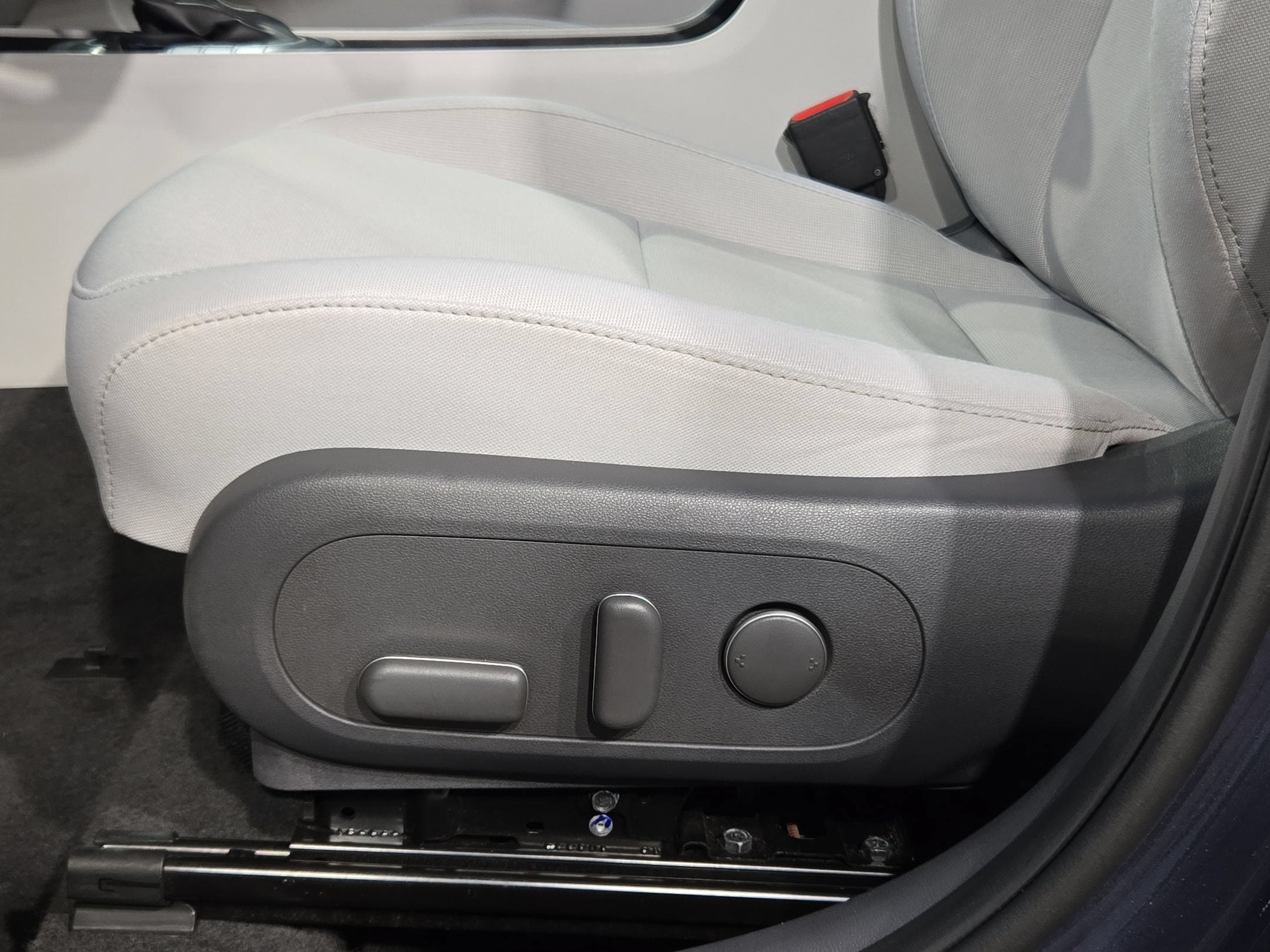 Used 2025 Hyundai Kona SEL FWD image 23