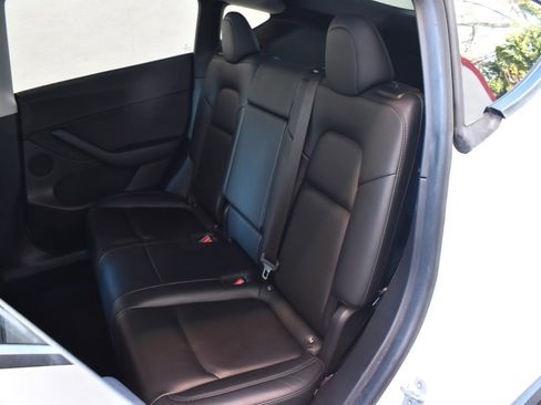 Used 2021 Tesla Model Y Long Range image 19