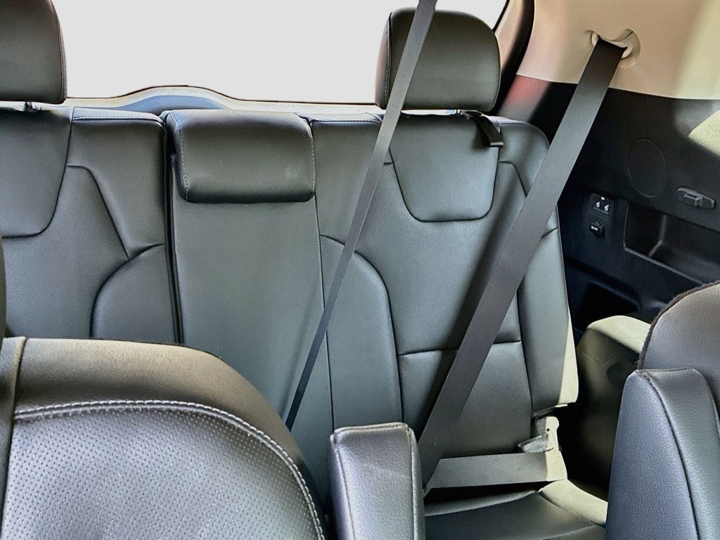 Used 2024 Kia Telluride EX w/ EX Captain's Chair Package AWD/4WD image 29