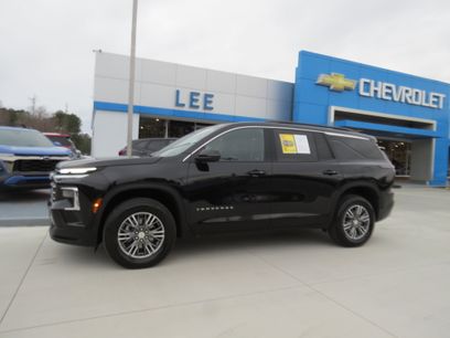 Used 2025 Chevrolet Traverse LT