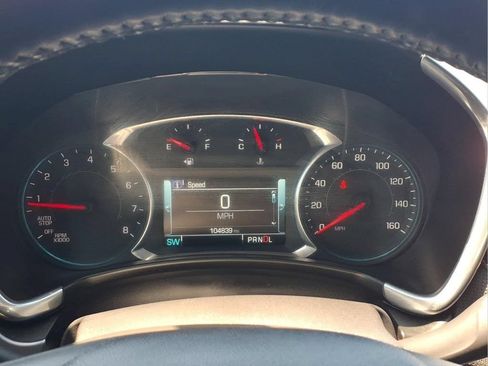 Used 2018 Chevrolet Equinox Premier FWD image 25