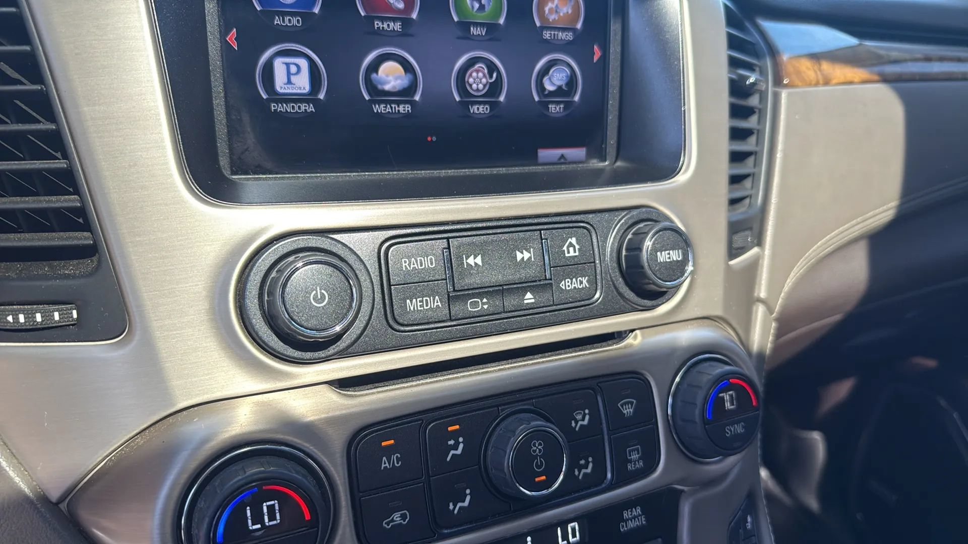 Used 2015 GMC Yukon XL Denali w/ Premium Package AWD/4WD image 27