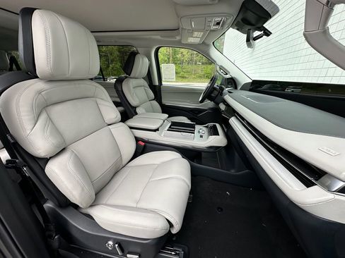 New 2026 Lincoln Navigator L Reserve AWD/4WD image 22