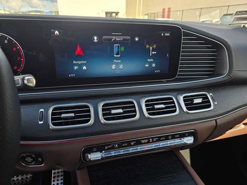Used 2026 Mercedes-Benz GLS 450 4MATIC image 32