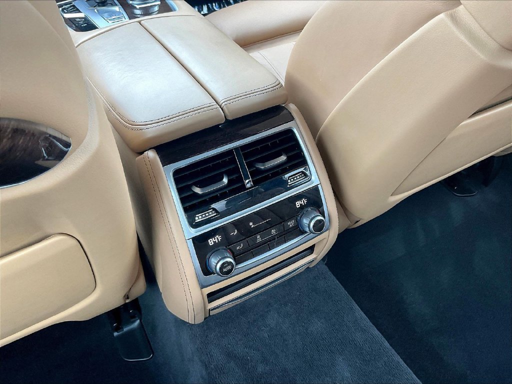 Used 2021 BMW 750i xDrive w/ M Sport Package AWD/4WD image 10