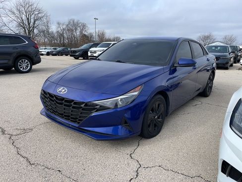 Used 2022 Hyundai Elantra SEL w/ Cargo Package image 2