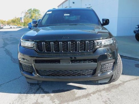 New 2025 Jeep Grand Cherokee L Laredo image 3
