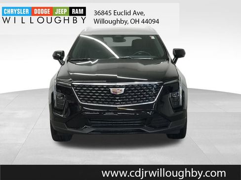Used 2025 Cadillac XT4 Premium Luxury image 2