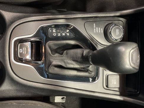 Used 2020 Jeep Cherokee Limited image 15