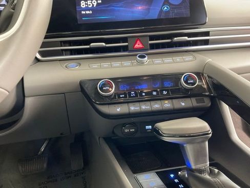 Used 2025 Hyundai Elantra SEL image 23