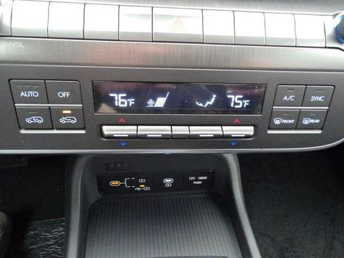 Certified 2025 Hyundai Kona SEL image 17