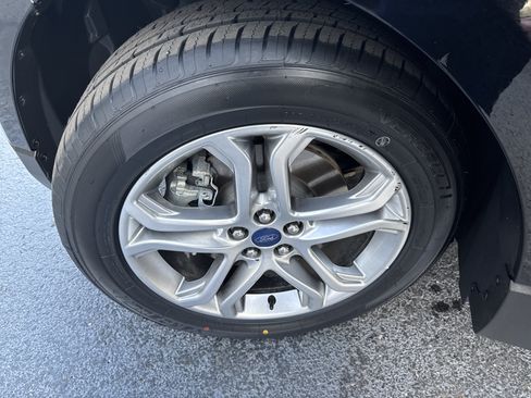 Used 2018 Ford Edge Titanium w/ Technology Package AWD/4WD image 29