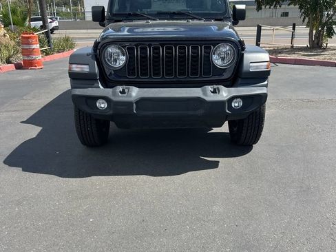 Used 2025 Jeep Wrangler Unlimited Sport AWD/4WD image 4