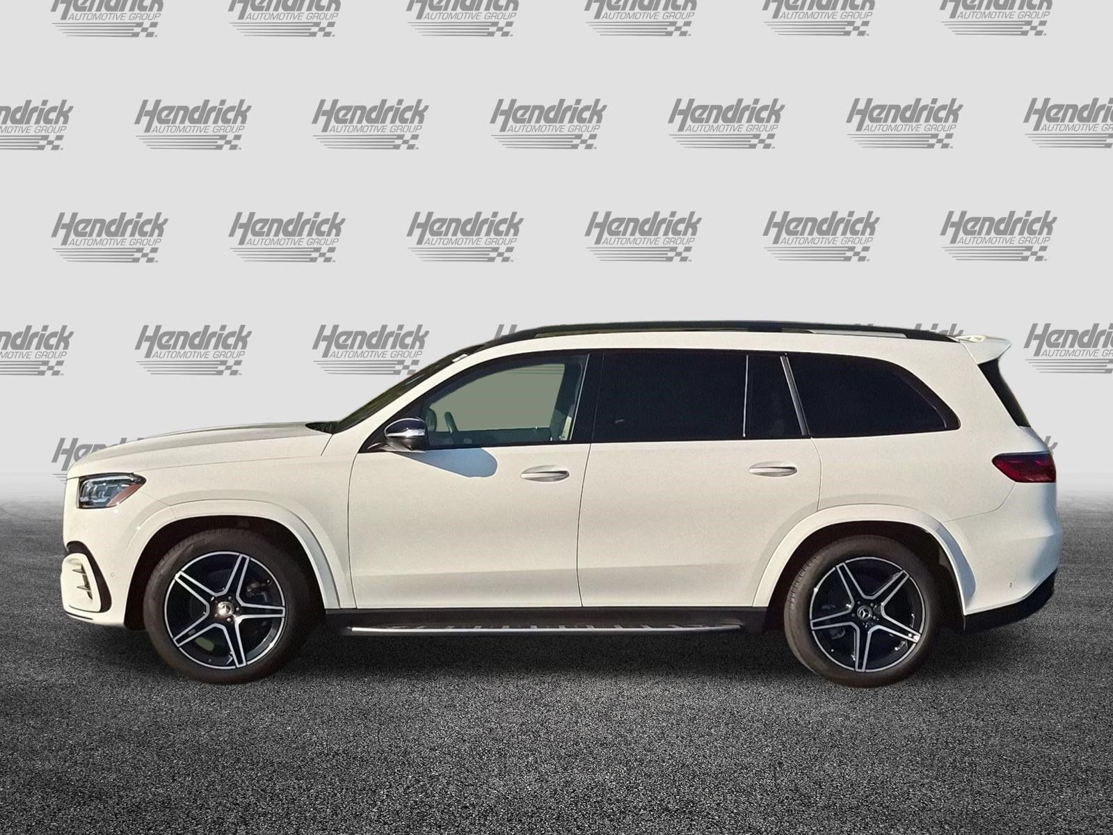 Used 2025 Mercedes-Benz GLS 450 4MATIC w/ AMG Line Exterior image 7