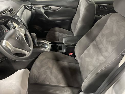 Used 2016 Nissan Rogue SV image 8