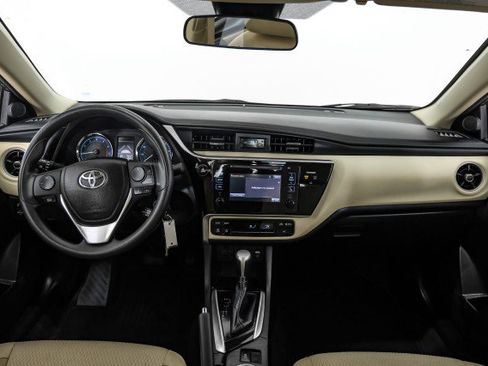 Used 2017 Toyota Corolla LE image 12
