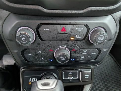 Used 2023 Jeep Renegade Latitude image 16