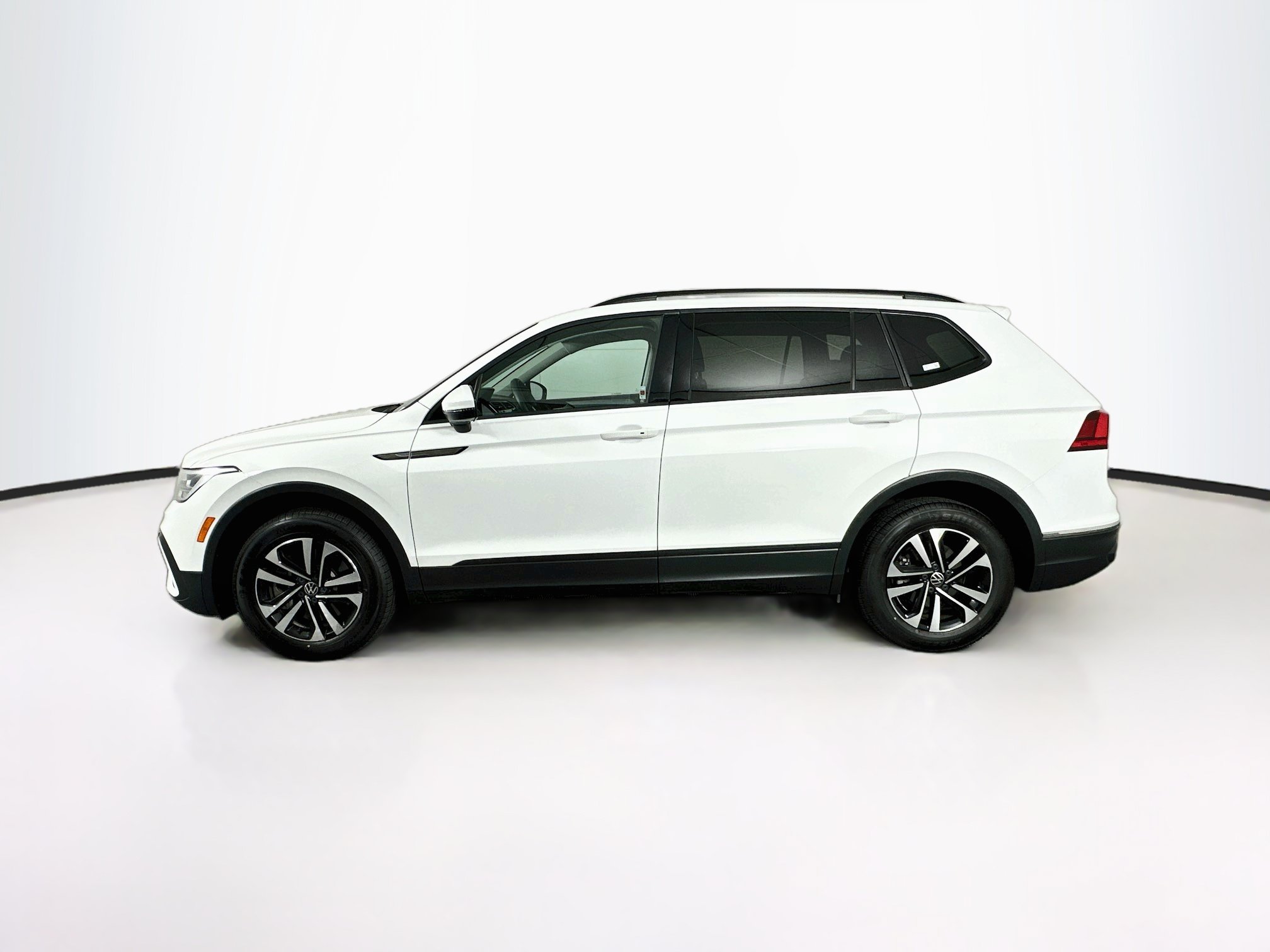 Used 2022 Volkswagen Tiguan S FWD image 4