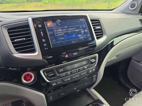 Used 2016 Honda Pilot Touring image 19