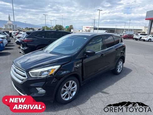 Used 2017 Ford Escape SE w/ SE Cold Weather Package AWD/4WD image 7