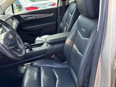 Used 2017 Cadillac XT5 Luxury w/ Driver Awareness Package AWD/4WD image 6