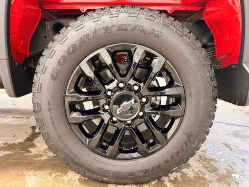 Used 2025 Chevrolet Silverado 2500 LT image 17