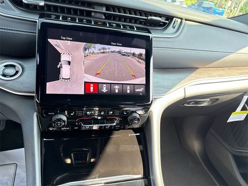 New 2025 Jeep Grand Cherokee L Limited w/ Luxury Tech Group II image 26