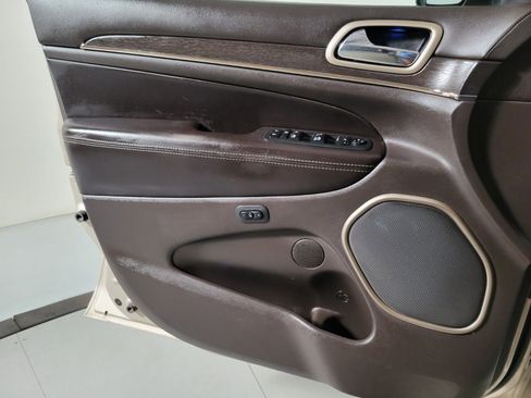 Used 2014 Jeep Grand Cherokee Summit image 32