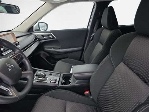 Used 2022 Mitsubishi Outlander ES image 12