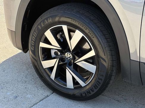Used 2023 Volkswagen Atlas Cross Sport SE AWD/4WD image 7